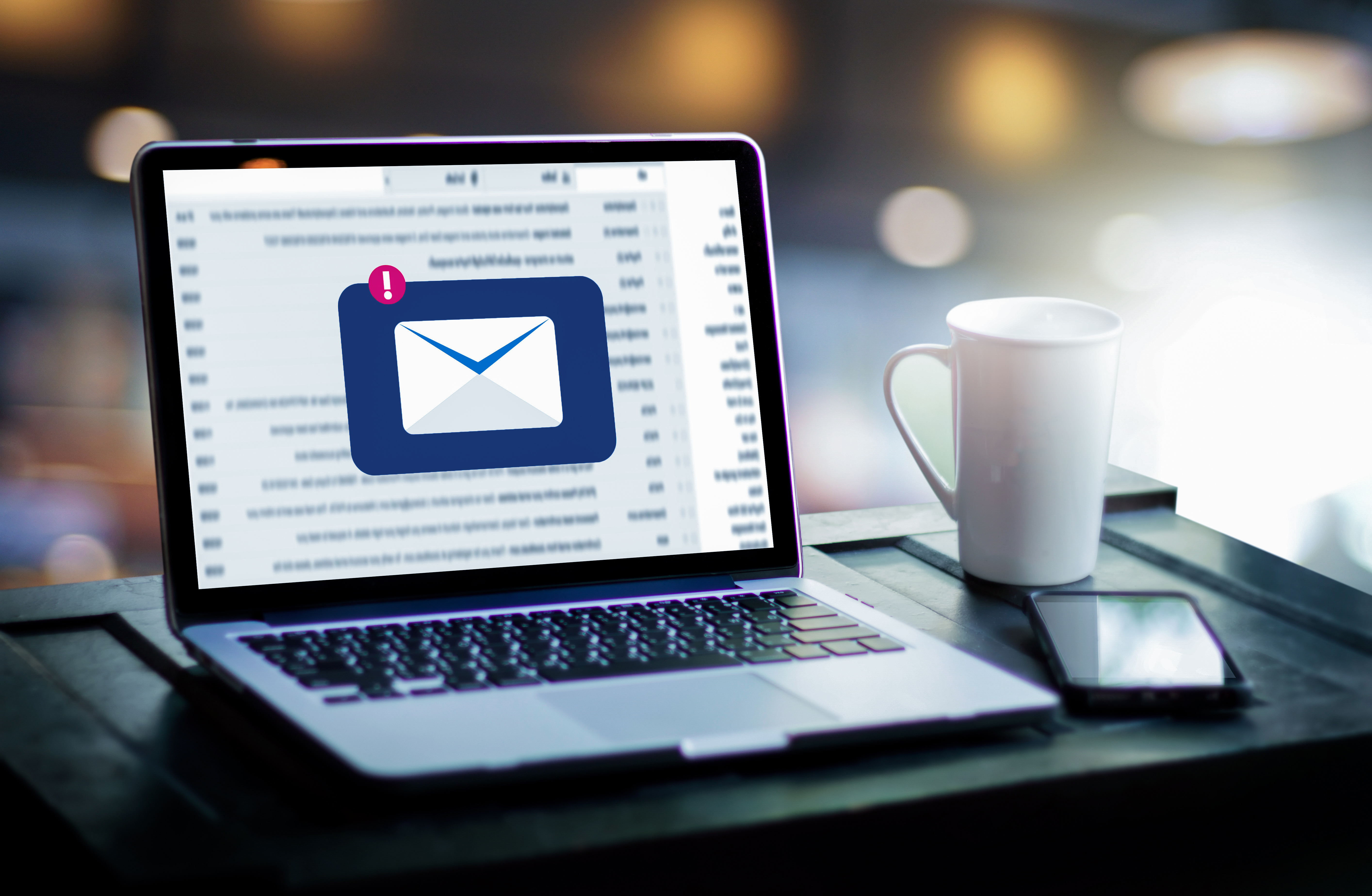 Foto eines Laptops mit offenem E-Mail-Postfach | E-Mail-Marketing