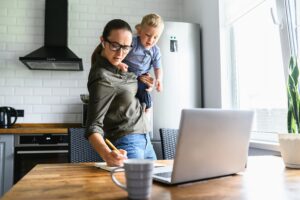 Foto zu Artikel: Female Leadership - Ein Balanceakt: Strategien für erfolgreiche Führungsarbeit als berufstätige Mutter