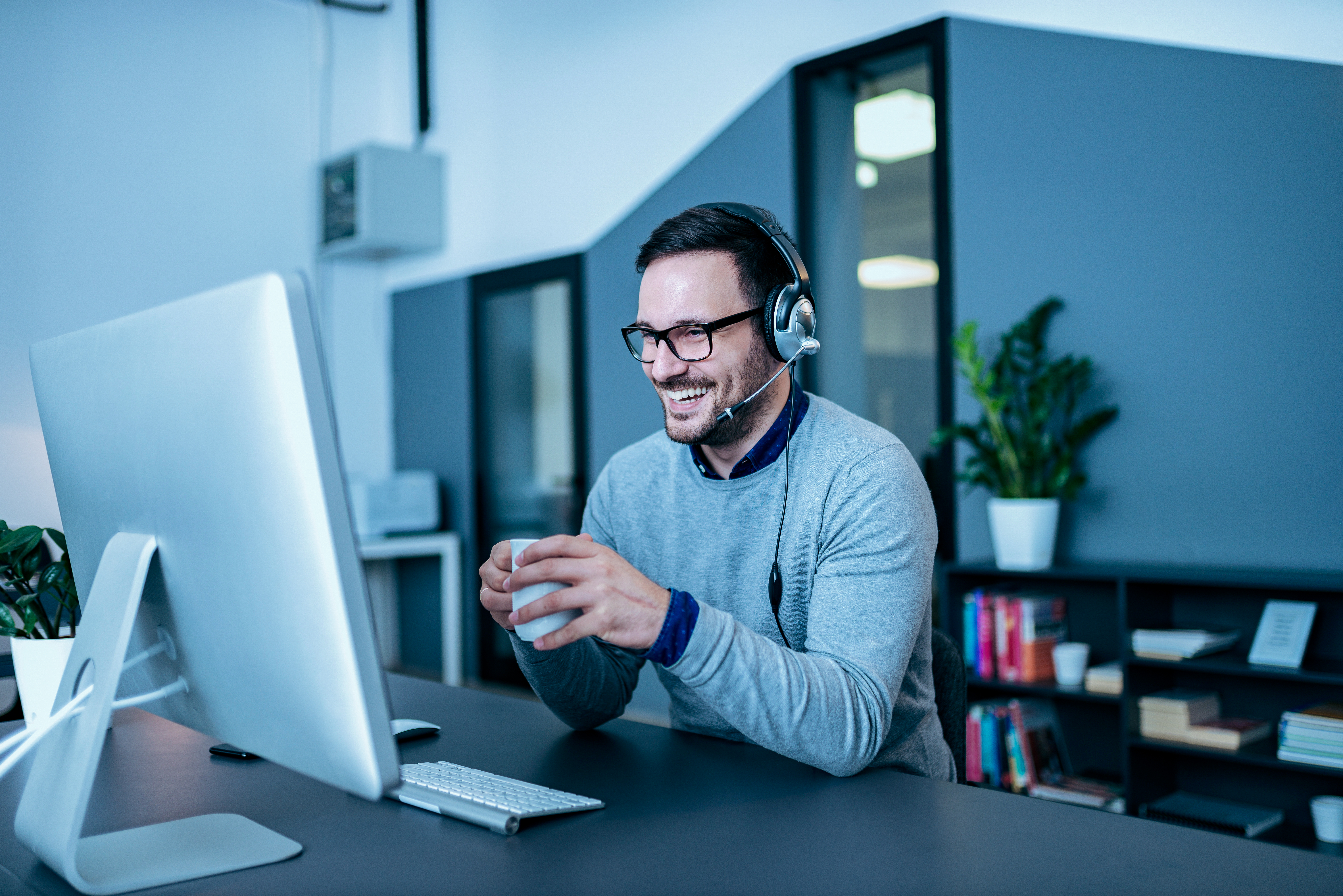 Icon von Mann im Video Call 